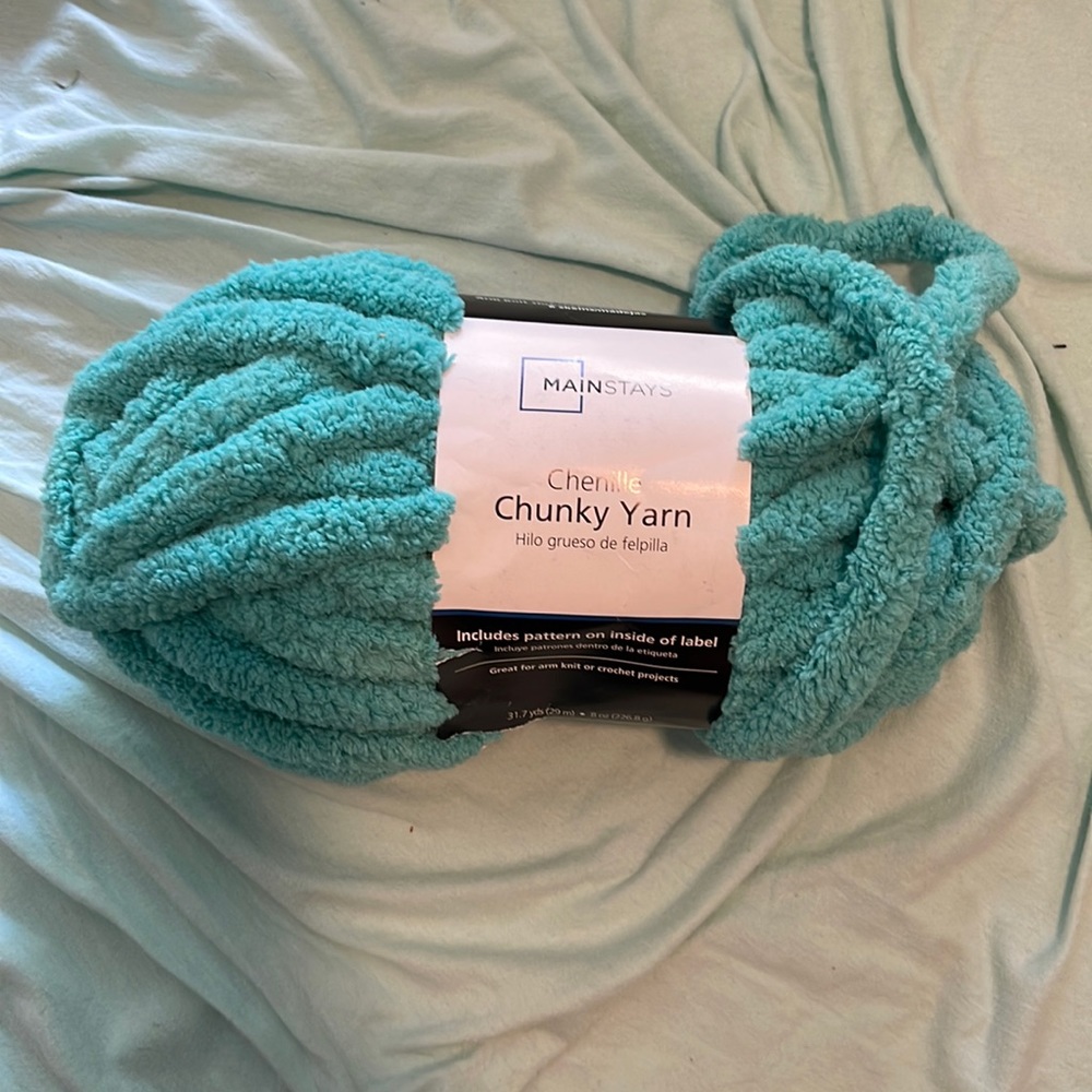 Chunky yarn. 31.7 yards. Medium (6)